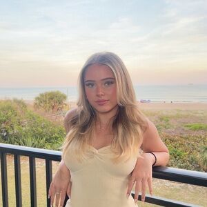 Meet your Posher, Brooke